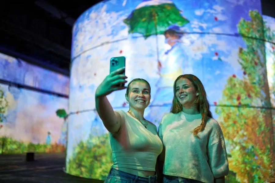 Phoenix des Lumières: Claude Monet, immersive Projektion im Port des Lumières Hamburg